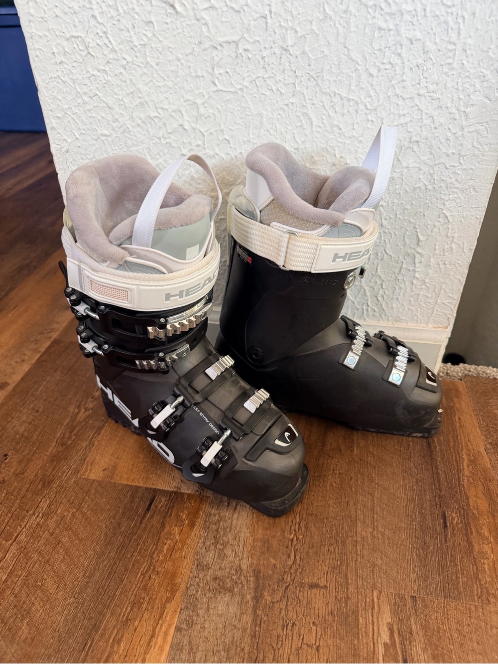 HEAD Women’s Black Ski Boots with White Cuffs 24.5